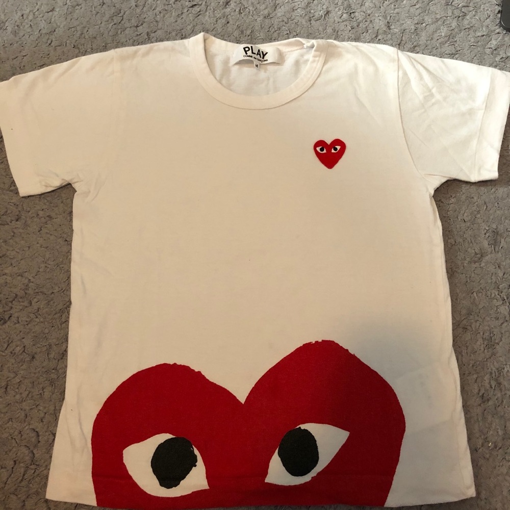 commes des garcon white tee with red hearts!